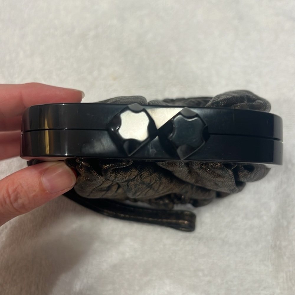 💥SALE! Junior Drake Black and Gold Leather Mini Clutch with Kiss-Lock Closure - Picture 3 of 7